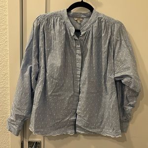 Joie button up top